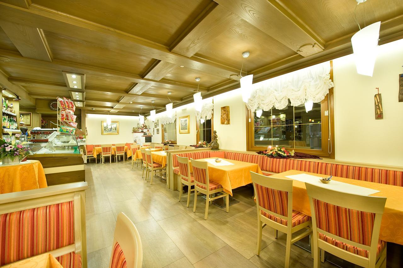 Hotel Ristorante Cassana Livigno Exterior foto
