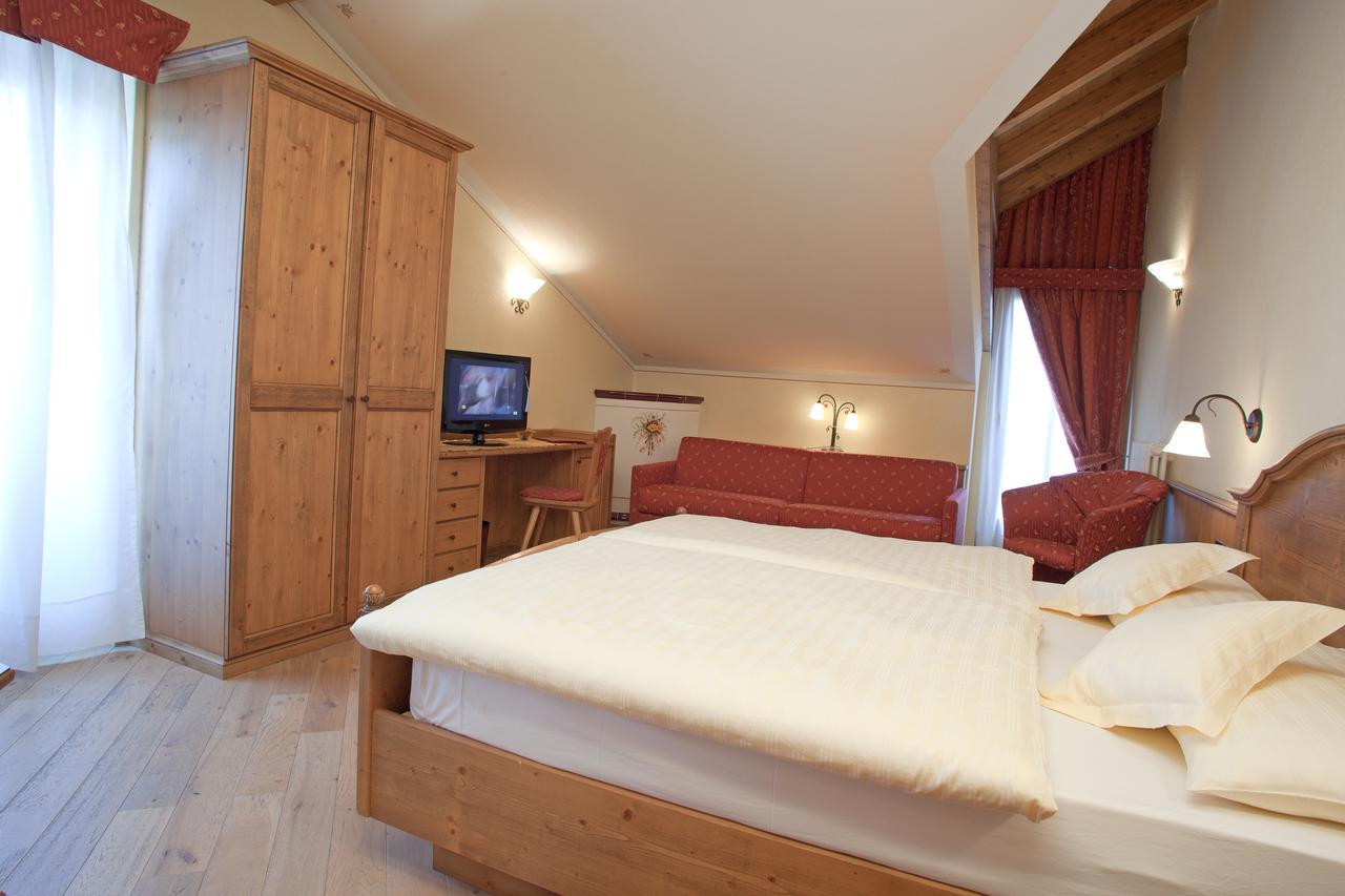 Hotel Ristorante Cassana Livigno Exterior foto
